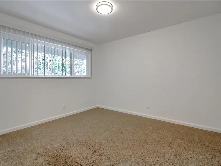 3586 Payne Ave #10 — Photo 18