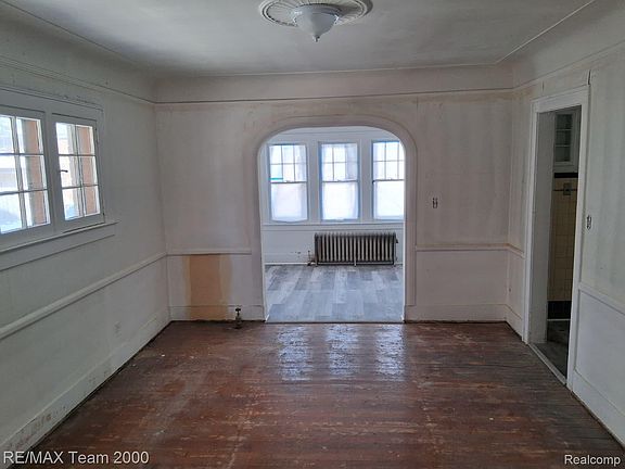4th image of 4790 Sturtevant St