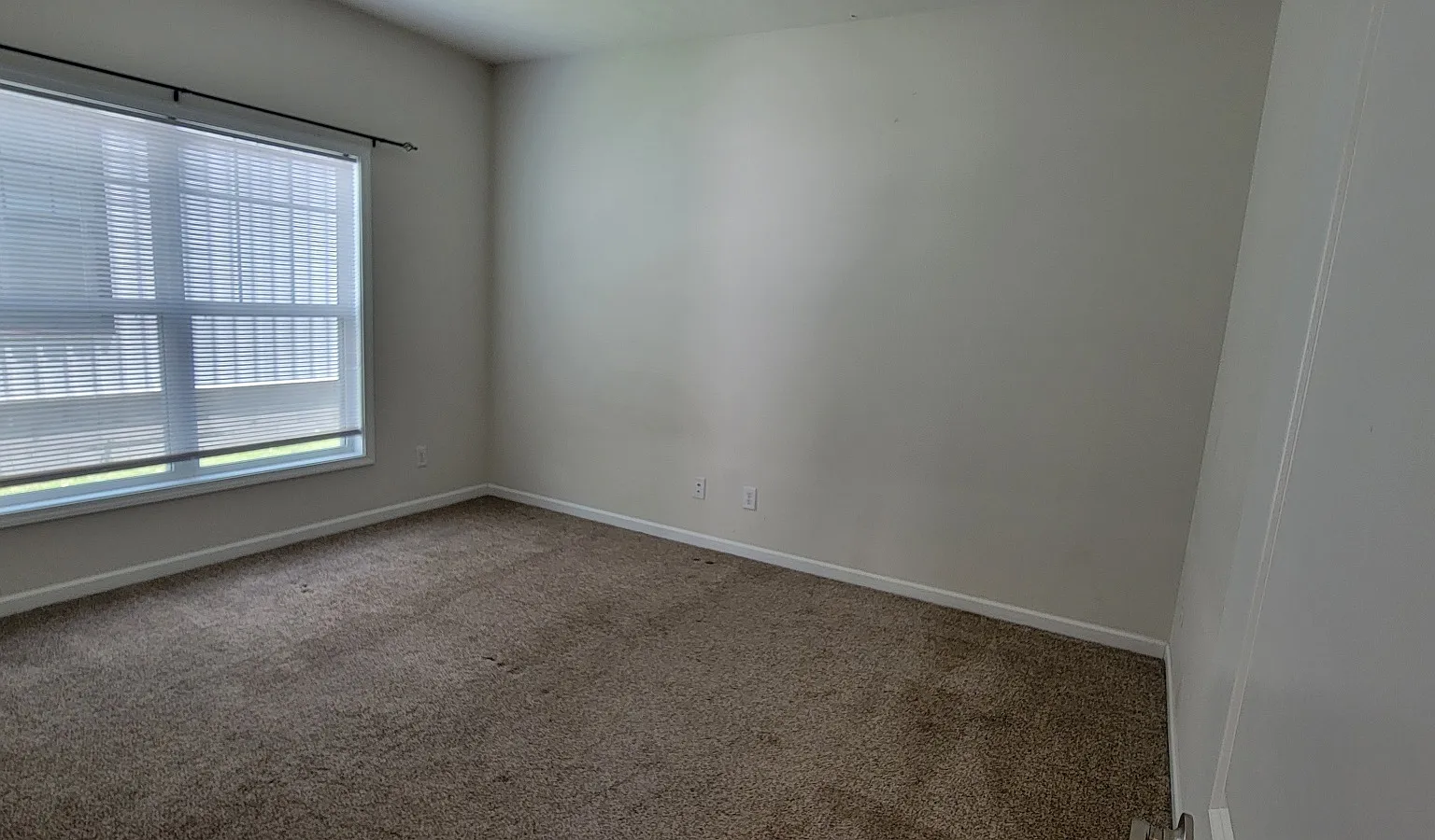 3 bed, 2.0 bath, 2052 sqft, $2,350 — Photo 4