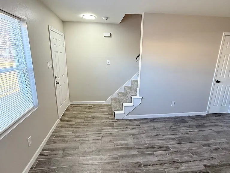 311 Park Ln #311 — Photo 4