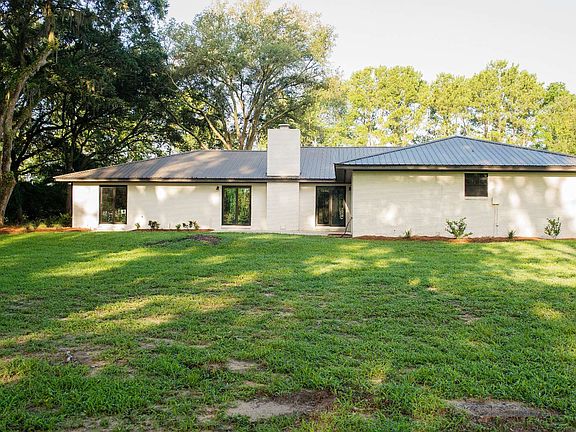 2nd image of 227 NW Fairway Dr