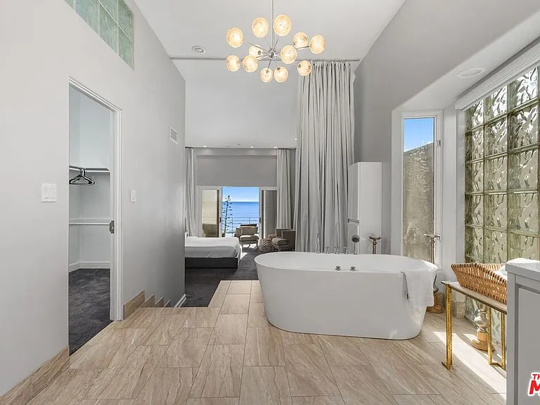 11834 Pacific Coast Hwy — Photo 25