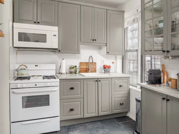 300 East 119th Street image 7 of 13