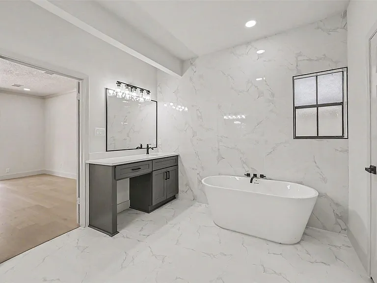 507 Commodore Way — Photo 23