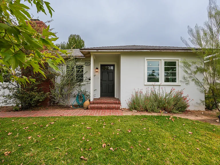 1215 Meadowbrook Rd — Photo 1