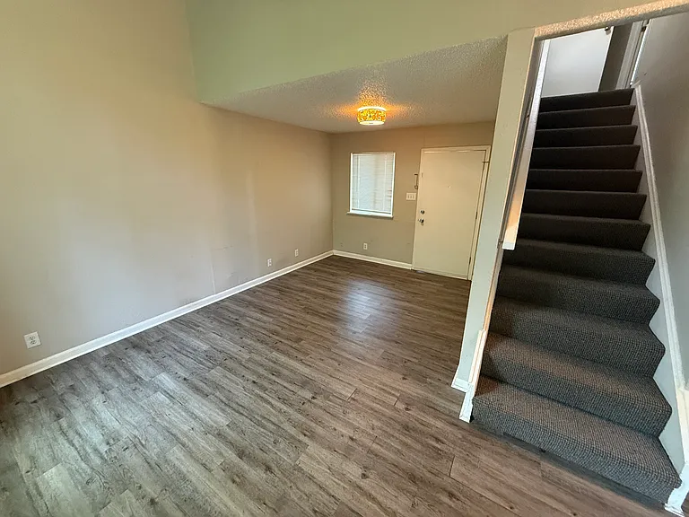 5303 Lovell Ave — Photo 3