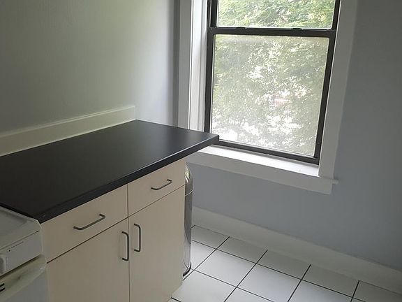 4th image of 4358 N Kenmore Ave #201