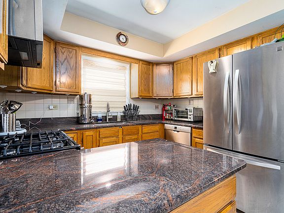 4th image of 66 Rosewood Ln