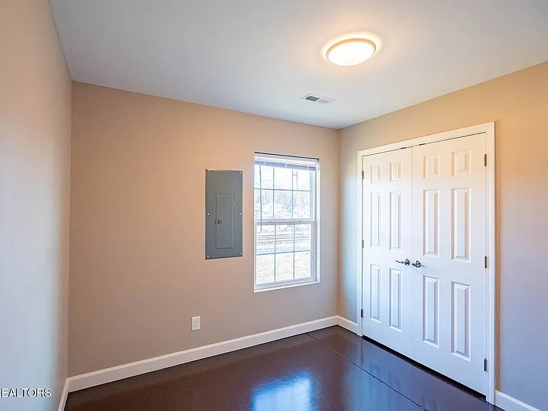 106 E Maire Ave — Photo 18