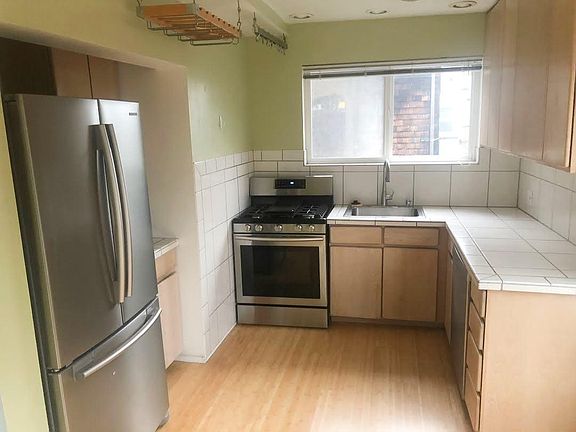 Large, well equipped kitchen, newer appliances.