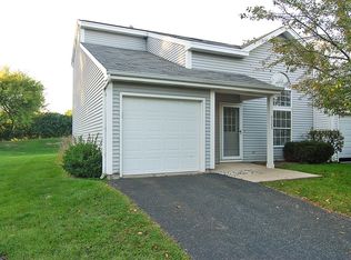 3325 Huntington Ln, Island Lake, IL 60042