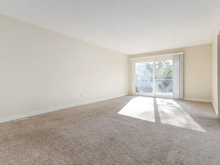 1 Huntington Hl NW — Photo 44