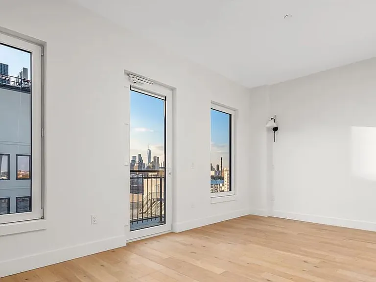 58 Vanderbilt Ave #6N — Photo 2