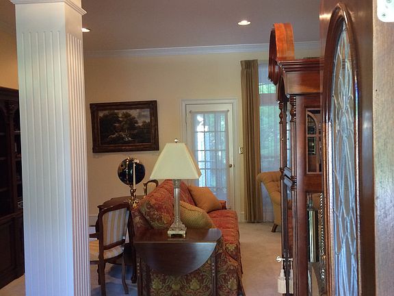 3rd image of 345 Carriage Dr