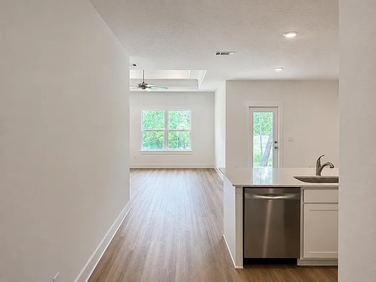 107 Holley Grove Ln — Photo 5