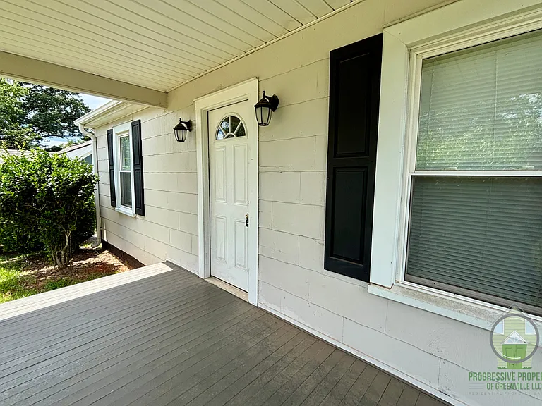 14 Crystal Ave — Photo 2