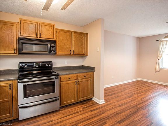 2nd image of 812 Ashebrook Dr APT A