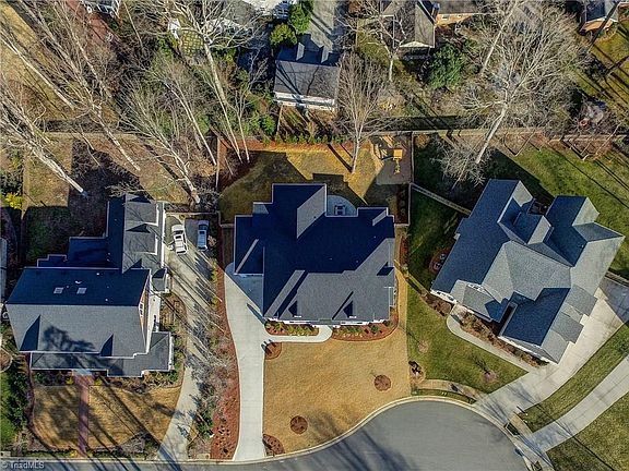 2nd image of 8 Whaton Oaks Ct
