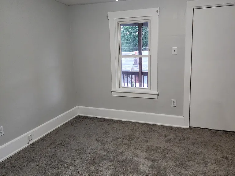 642 W Penn St — Photo 46