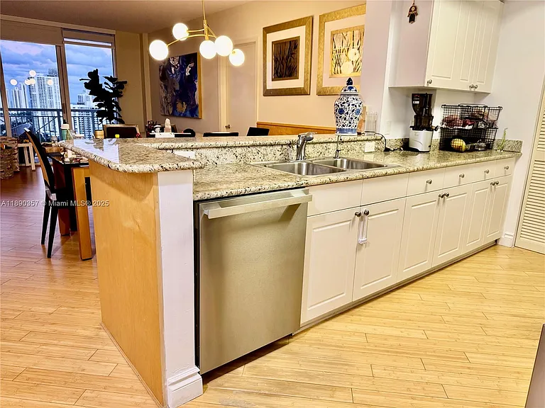 19501 W Country Club Dr #2515 — Photo 6