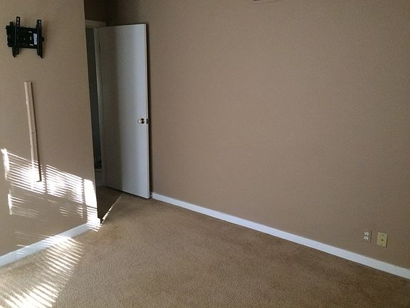 4th image of 2508 Powell Ave