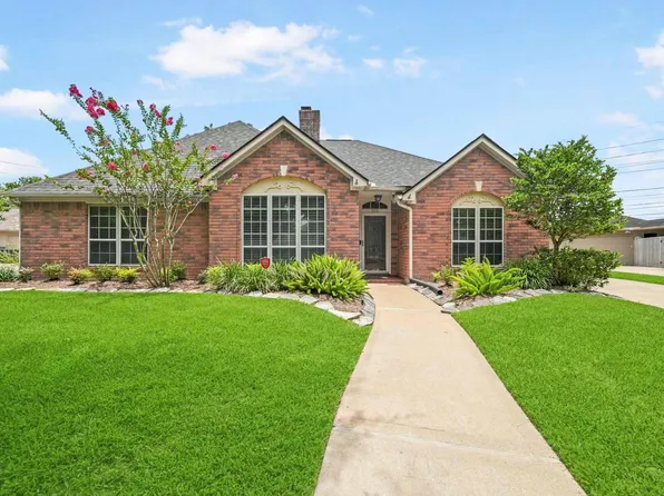 3919 E Wisteria Cir, Sugar Land, TX 77479