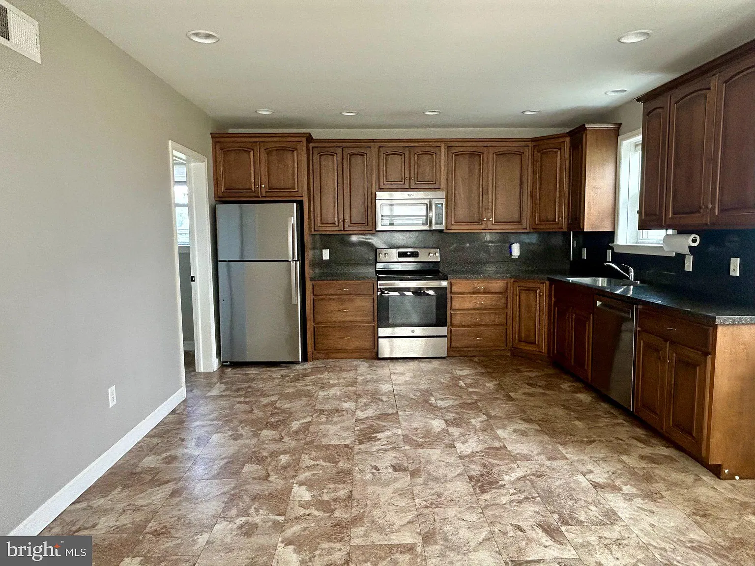 2 bed, 2.0 bath, $1,450 — Photo 4