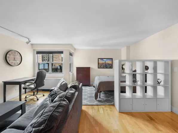 101 West 12th Street image 2 of 14