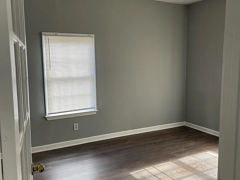 2162 Montrose Ave SE — Photo 4