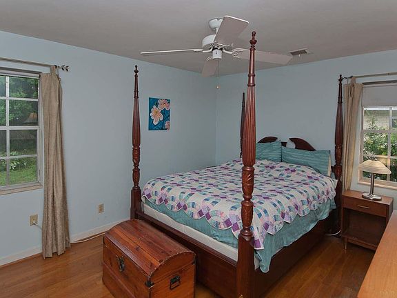 3rd image of 710 Connell Dr