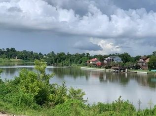 211 Riverside St, Highlands, TX 77562