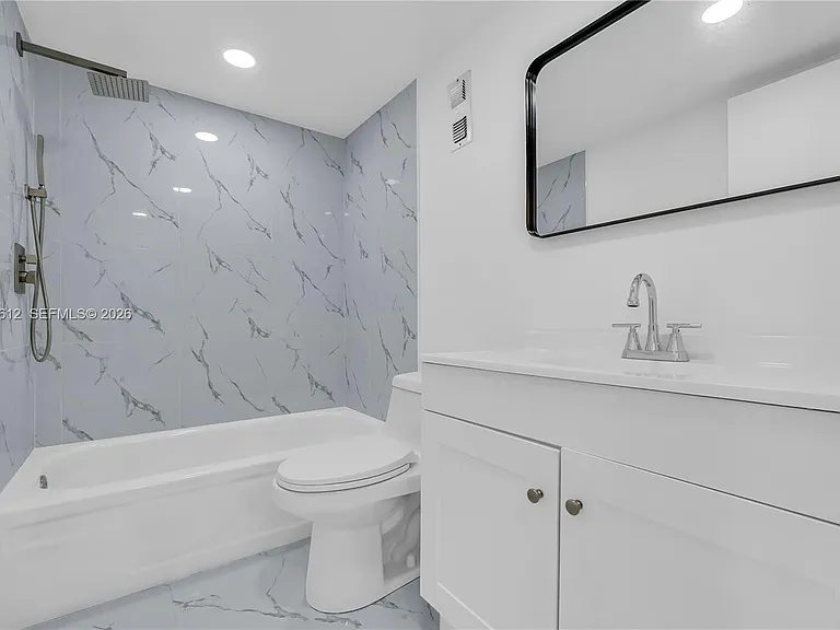 2781 Taft St #303 — Photo 11