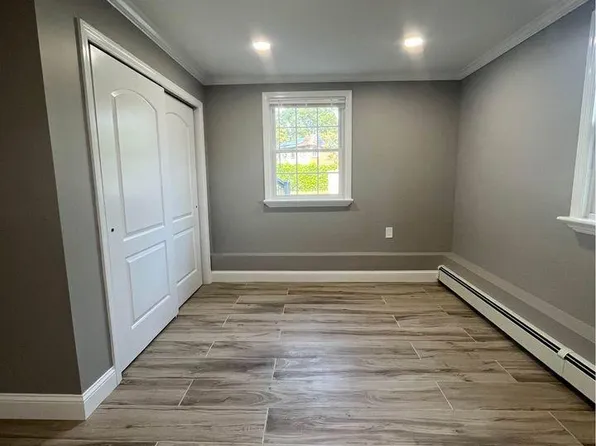 3 Jaro Ct #2, Bay Shore, NY 11706