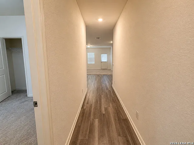4 bed, 3.0 bath, 1918 sqft, $1,940 — Photo 4