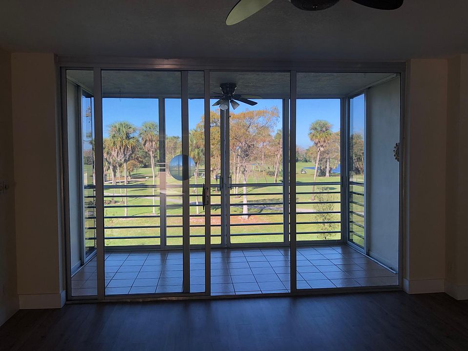 1st image of 3960 Oaks Clubhouse Dr APT 303