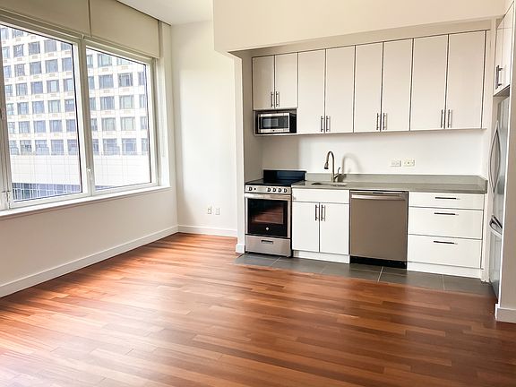 3rd image of 600 W 42nd St #517