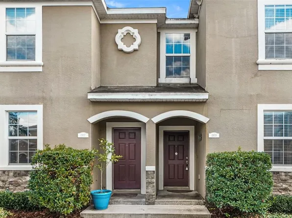 1919 Greenwood Valley Dr, Plant City, FL 33563