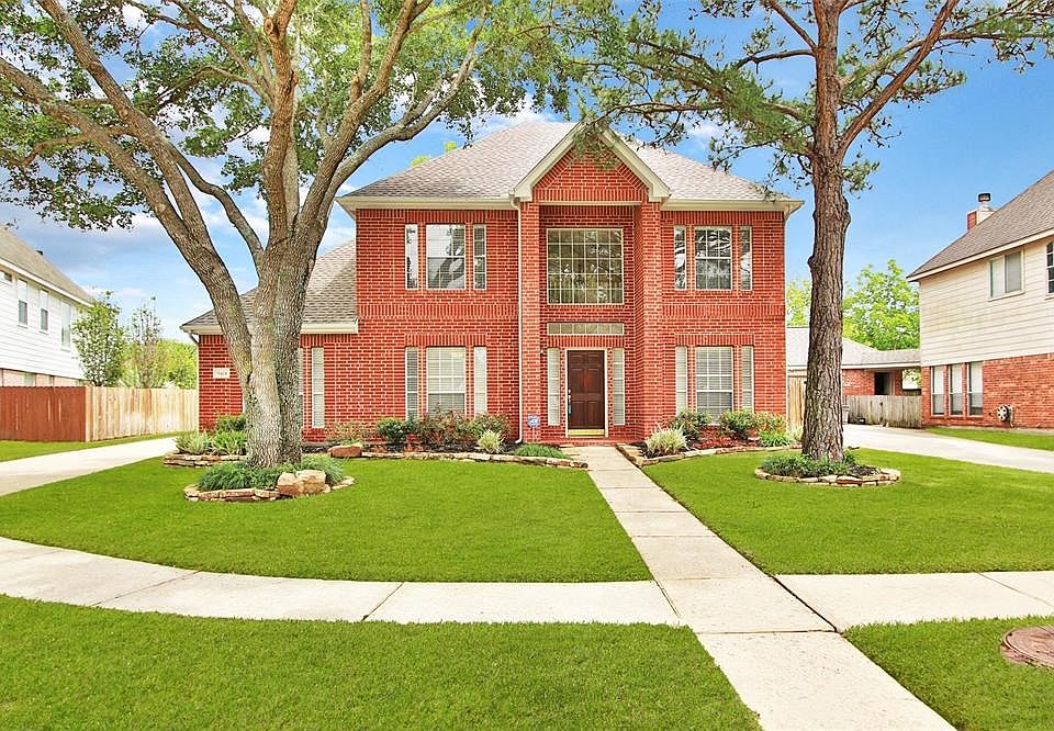 Welcome Home! 9414 Brantfield Ct. is nestled away on a cul-de-sac street in the Gated community of Copper Grove.