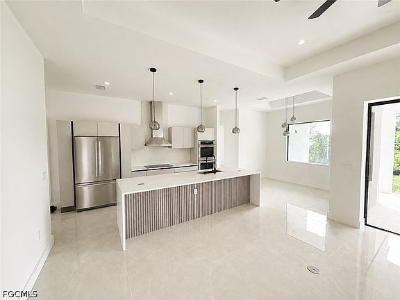 3rd image of 447 Rathburn St