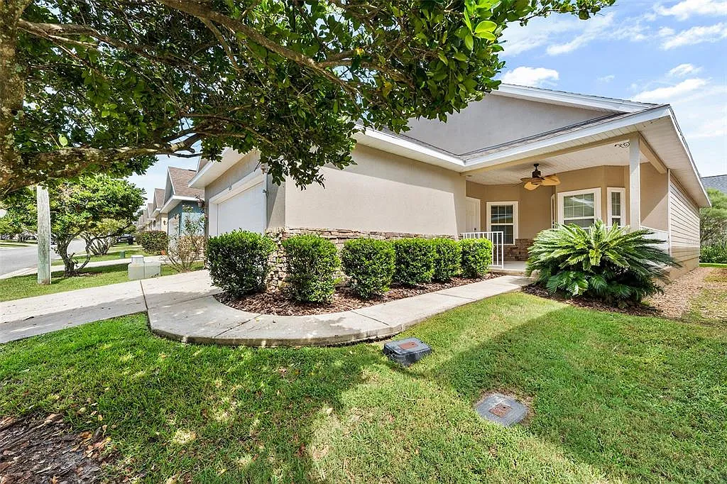 3 bed, 2.0 bath, 1515 sqft, $2,295 — Photo 1