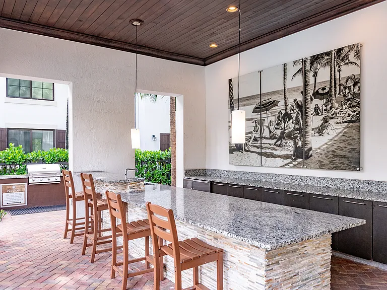 Cortland Hollywood — Photo 24