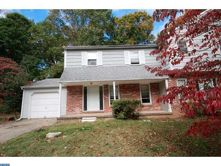 1288 Barclay Cres photo 1