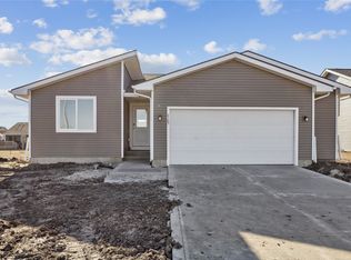 2105 White Oak Ln, Granger, IA 50109