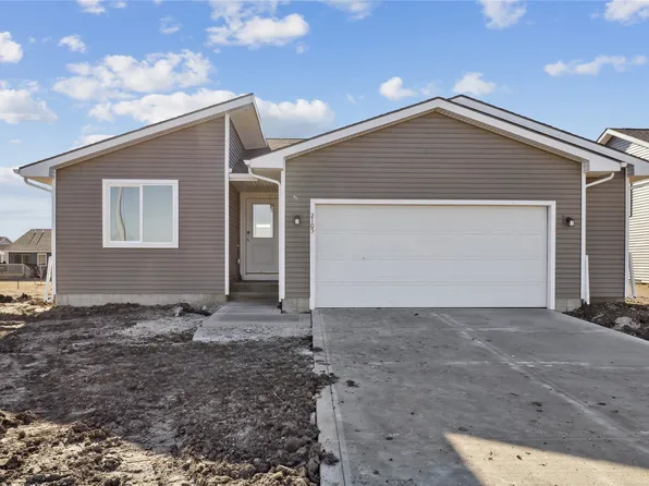 2105 White Oak Ln, Granger, IA 50109