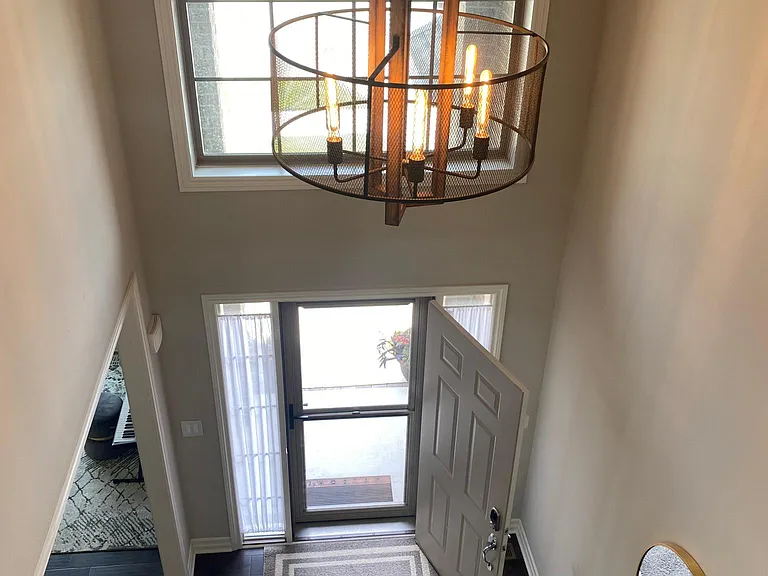 1591 N Lake Dr — Photo 2