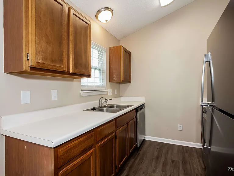 1531 Hudson Graham Ln — Photo 3