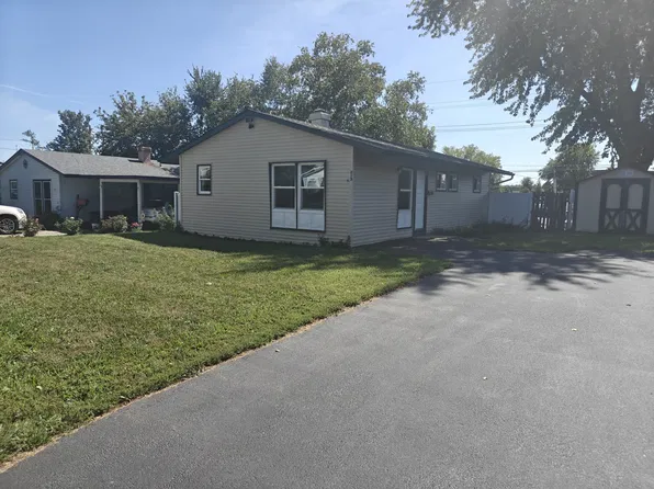 213 Butte Ln, Carpentersville, IL 60110
