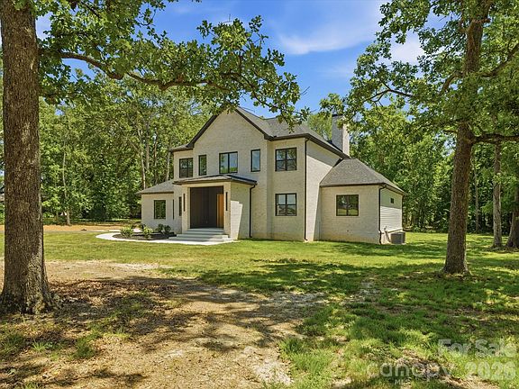 2nd image of 511 Fowler Rd