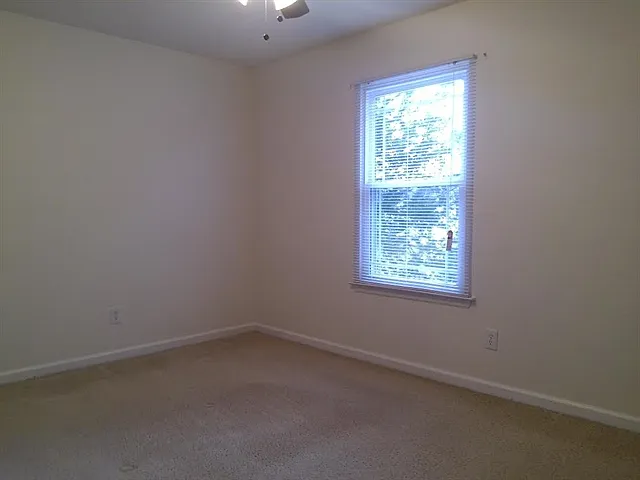 304 Stafford Ct — Photo 7