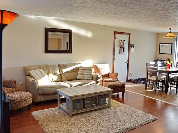 3rd image of 6766 Camelot Dr